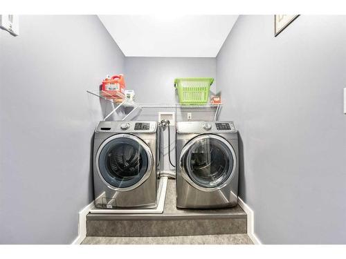 7819 34 Avenue Nw, Calgary, AB - Indoor Photo Showing Laundry Room