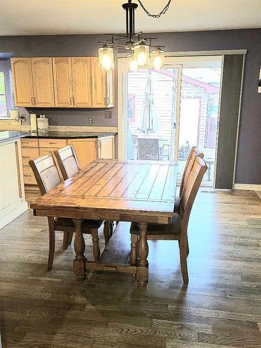 7819 34 Avenue Nw, Calgary, AB - Indoor Photo Showing Dining Room