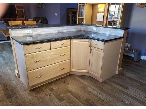 7819 34 Avenue Nw, Calgary, AB - Indoor Photo Showing Kitchen