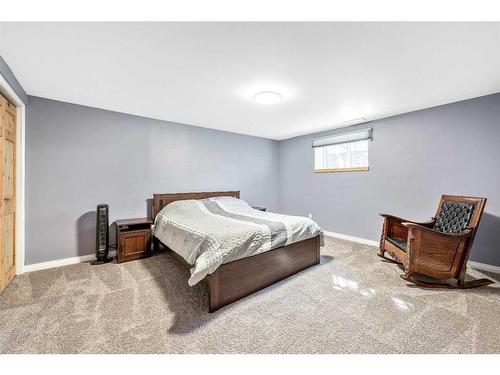 7819 34 Avenue Nw, Calgary, AB - Indoor Photo Showing Bedroom