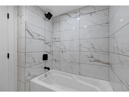 301-120 15 Avenue Sw, Calgary, AB - Indoor Photo Showing Bathroom