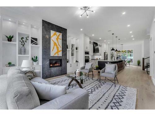 510 14 Avenue Ne, Calgary, AB - Indoor Photo Showing Living Room With Fireplace