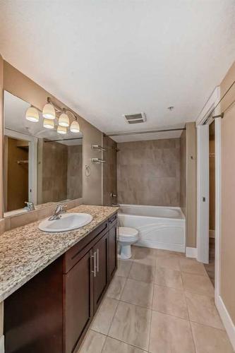 117-500 Rocky Vista Gardens Nw, Calgary, AB - Indoor Photo Showing Bathroom