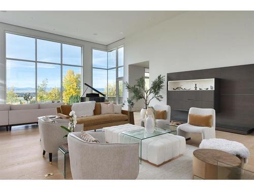 25102 Lower Springbank Road, Rural Rocky View County, AB - Indoor Photo Showing Living Room