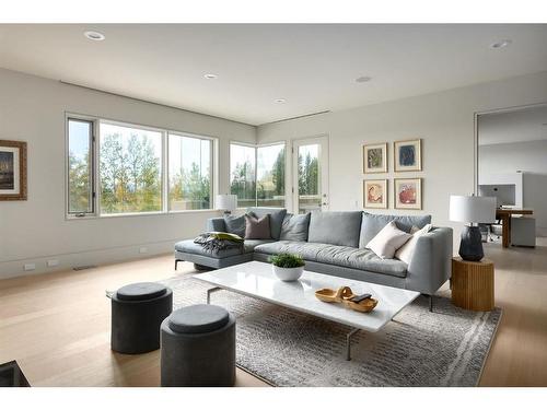 25102 Lower Springbank Road, Rural Rocky View County, AB - Indoor Photo Showing Living Room