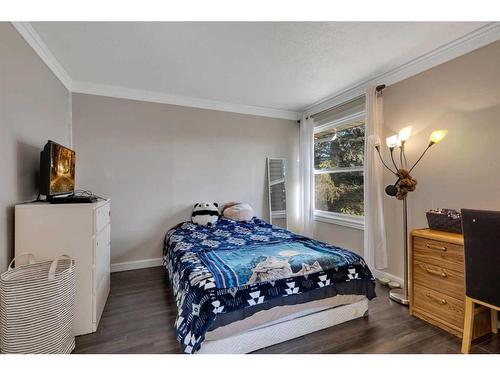 28 Bermondsey Rise Nw, Calgary, AB - Indoor Photo Showing Bedroom