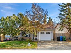 28 Bermondsey Rise NW Calgary, AB T3K 1T9