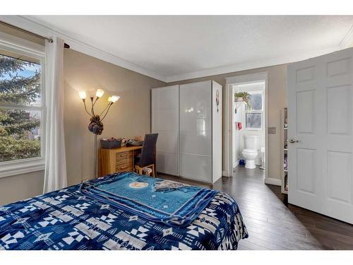 28 Bermondsey Rise Nw, Calgary, AB - Indoor Photo Showing Bedroom