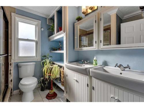 28 Bermondsey Rise Nw, Calgary, AB - Indoor Photo Showing Bathroom