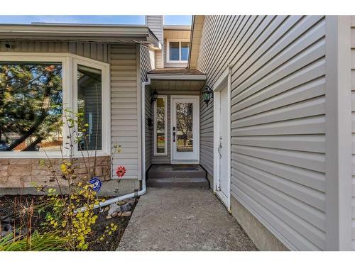 28 Bermondsey Rise Nw, Calgary, AB - Outdoor