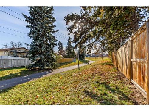 28 Bermondsey Rise Nw, Calgary, AB - Outdoor