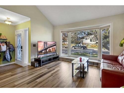 28 Bermondsey Rise Nw, Calgary, AB - Indoor Photo Showing Living Room