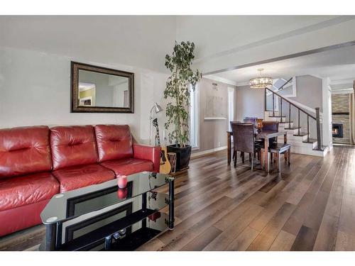 28 Bermondsey Rise Nw, Calgary, AB - Indoor Photo Showing Living Room