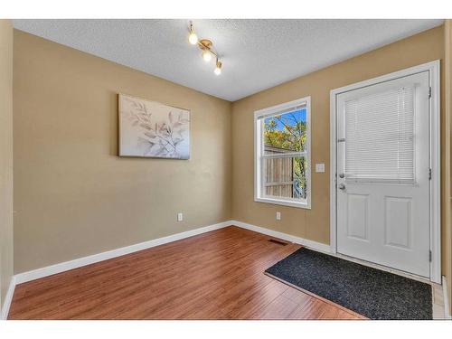 118 Royal Birch Villas Nw, Calgary, AB - Indoor Photo Showing Other Room