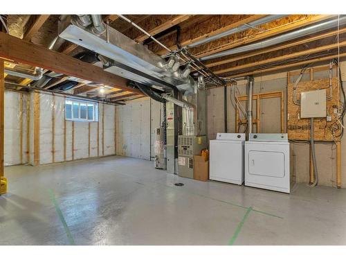 118 Royal Birch Villas Nw, Calgary, AB - Indoor Photo Showing Laundry Room