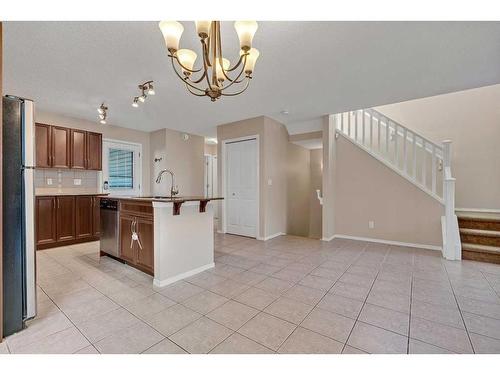 1017 Kingston Crescent Se, Airdrie, AB - Indoor Photo Showing Kitchen