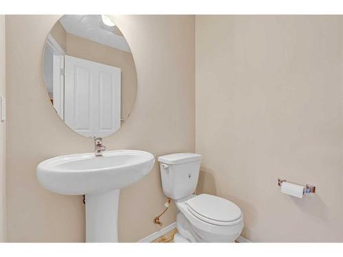 1017 Kingston Crescent Se, Airdrie, AB - Indoor Photo Showing Bathroom