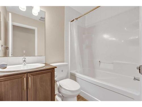 1017 Kingston Crescent Se, Airdrie, AB - Indoor Photo Showing Bathroom