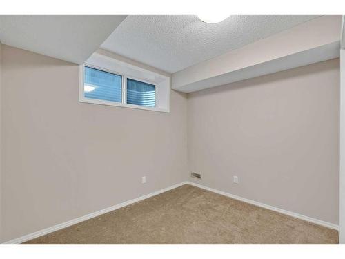 1017 Kingston Crescent Se, Airdrie, AB - Indoor Photo Showing Other Room