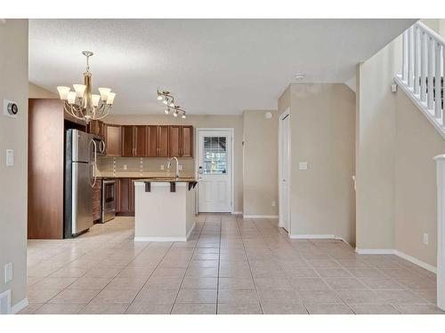 1017 Kingston Crescent Se, Airdrie, AB - Indoor Photo Showing Kitchen