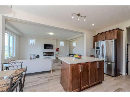 286 Yorkville Manor Sw, Calgary, AB - Indoor Photo Showing Kitchen