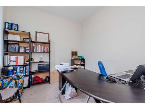 286 Yorkville Manor Sw, Calgary, AB - Indoor Photo Showing Office