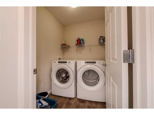 286 Yorkville Manor Sw, Calgary, AB - Indoor Photo Showing Laundry Room