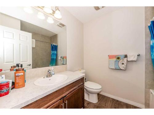 286 Yorkville Manor Sw, Calgary, AB - Indoor Photo Showing Bathroom