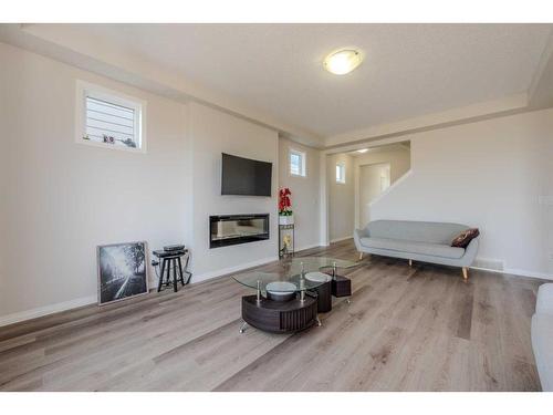 286 Yorkville Manor Sw, Calgary, AB - Indoor Photo Showing Living Room With Fireplace