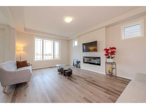 286 Yorkville Manor Sw, Calgary, AB - Indoor Photo Showing Living Room With Fireplace