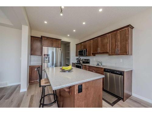 286 Yorkville Manor Sw, Calgary, AB - Indoor Photo Showing Kitchen