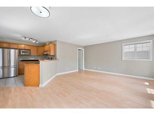 102-417 3 Avenue Ne, Calgary, AB - Indoor Photo Showing Kitchen