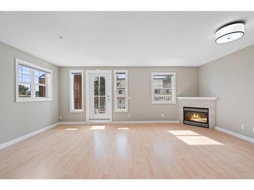 102-417 3 Avenue Ne, Calgary, AB - Indoor Photo Showing Living Room With Fireplace