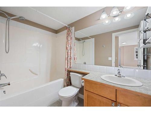 102-417 3 Avenue Ne, Calgary, AB - Indoor Photo Showing Bathroom