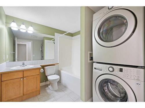 102-417 3 Avenue Ne, Calgary, AB - Indoor Photo Showing Laundry Room