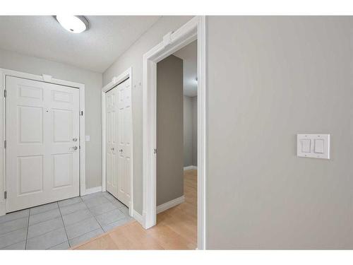 102-417 3 Avenue Ne, Calgary, AB - Indoor Photo Showing Other Room