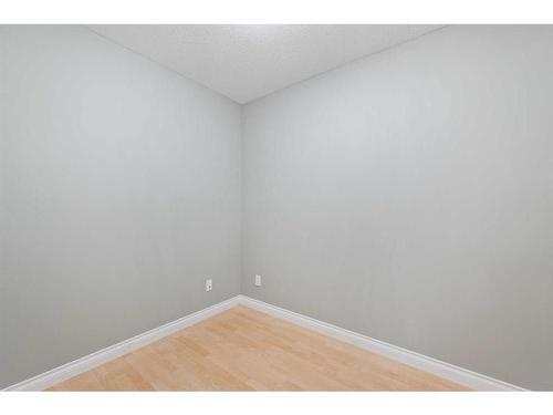 102-417 3 Avenue Ne, Calgary, AB - Indoor Photo Showing Other Room