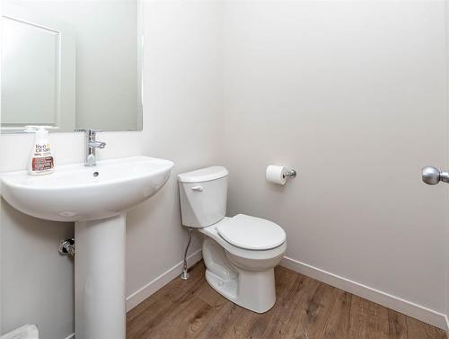 1309 Bayview Point Sw, Airdrie, AB - Indoor Photo Showing Bathroom