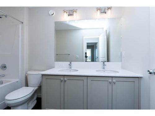 1309 Bayview Point Sw, Airdrie, AB - Indoor Photo Showing Bathroom