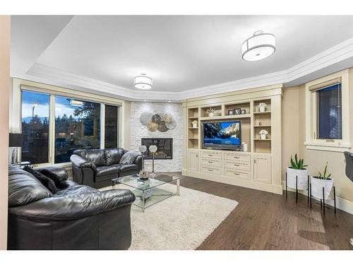 32 Aspen Ridge Manor Sw, Calgary, AB - Indoor Photo Showing Living Room