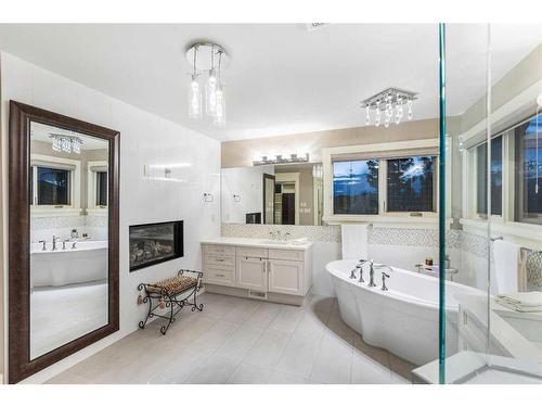 32 Aspen Ridge Manor Sw, Calgary, AB - Indoor Photo Showing Bathroom