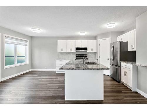 16161 Shawbrooke Road Sw, Calgary, AB - Indoor Photo Showing Kitchen