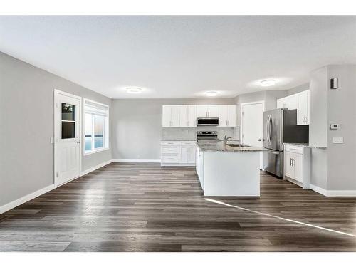 16161 Shawbrooke Road Sw, Calgary, AB - Indoor Photo Showing Kitchen