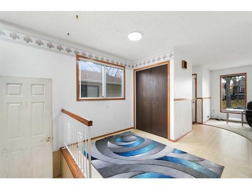 946 Berkley Drive Nw, Calgary, AB - Indoor Photo Showing Other Room