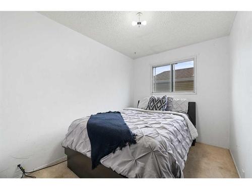 946 Berkley Drive Nw, Calgary, AB - Indoor Photo Showing Bedroom