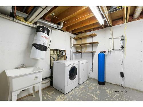 946 Berkley Drive Nw, Calgary, AB - Indoor Photo Showing Laundry Room