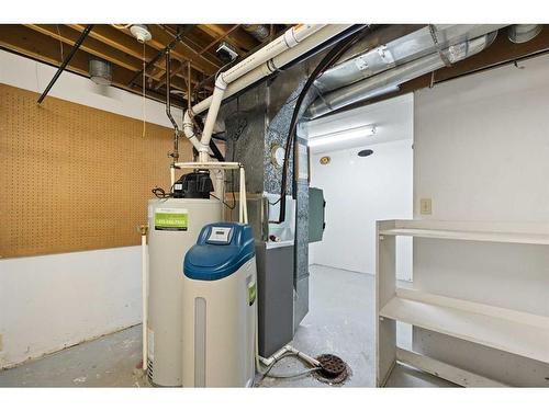 946 Berkley Drive Nw, Calgary, AB - Indoor Photo Showing Basement