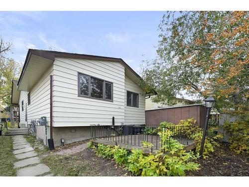 946 Berkley Drive Nw, Calgary, AB - Outdoor