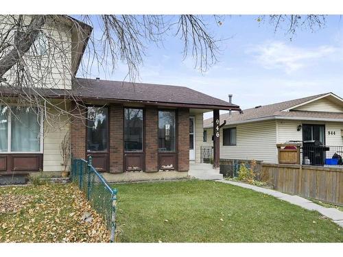 946 Berkley Drive Nw, Calgary, AB - Outdoor