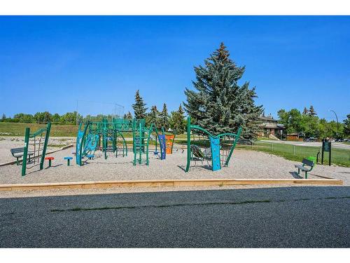 946 Berkley Drive Nw, Calgary, AB - Outdoor